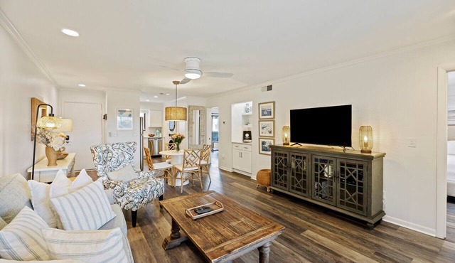 Seabrook Tennis View! Club and Pool Access! PET FRIENDLY