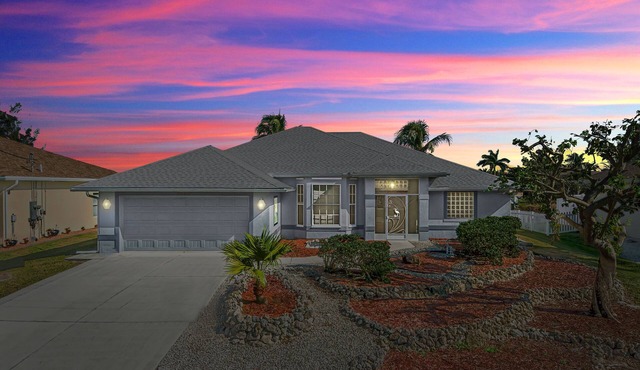 Seas the Day- Waterfront Pool Home, Private Dock, Gulf Access in Port Charlotte
