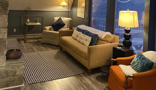 Secluded Getaway! A mid century modern A Frame Chalet in the woods