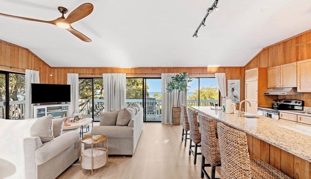 Secluded Shoreline Retreat