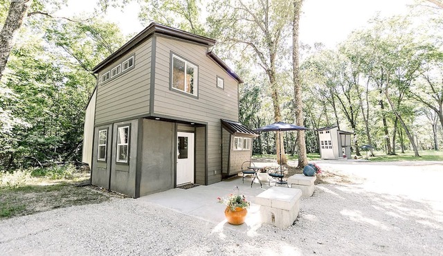 Secluded Tiny House near Owensville, Missouri - Ideal for a Glamping Vacation with Family and Friends