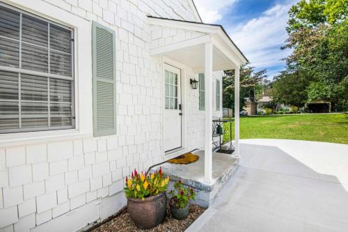 Sequoyah 2BR Cottage 11 min to Neyland