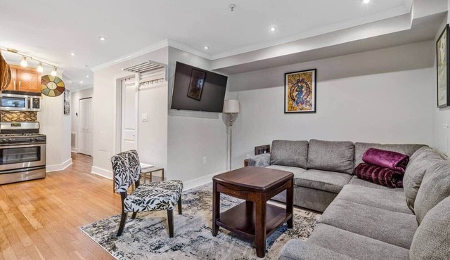 Serene 2BR/2BA walkable retreat + Free Parking