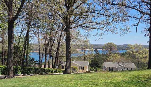 Serene Executive Lake House 18 w/Hilltop Views of Norfork Lake w/Private lake access