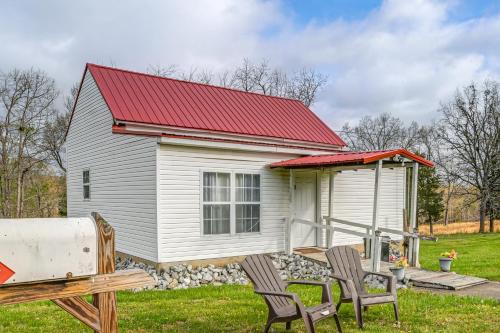 Serene McEwen Cottage ~ 2 Mi to Golf Course!