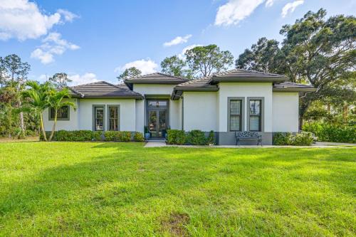 Serene Naples Home by Golf & Beaches