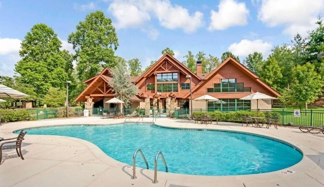 Serene Smoky Mountain Escape in a Comfortable Gatlinburg Suite