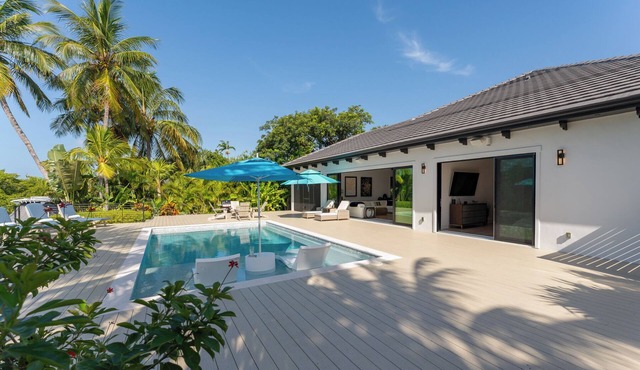 SERENITY ON SUNRISE~Canal Front 5 BR/5.5 Ba New Town Home w/Pool & Dockage!