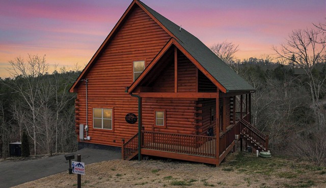 Sevierville Cabin*Sleeps 8*Close to Shopping & Fun
