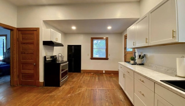 Shadow Dawn | Lovely Historic Southern Home | Sleeps 6!