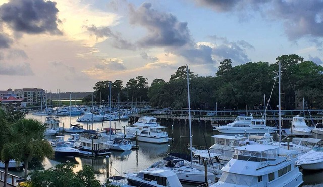 Shelter Cove: Gorgeous Marina Views, Walkable Location, & Palmetto Dunes Access