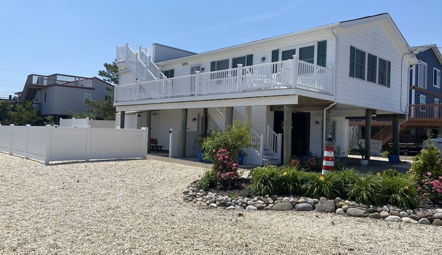 Ship Bottom LBI.Easy on and off Island.5 min walk to the beach