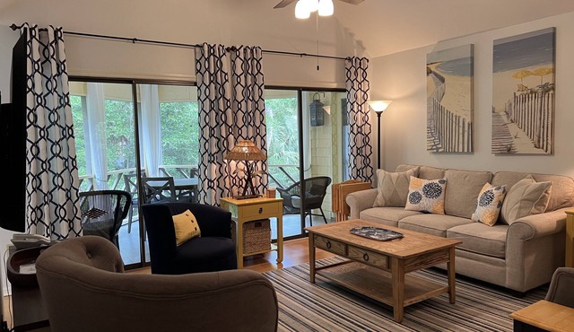 Short, pleasant walk to the beach! Two bedrooms, two baths. Dogs OK.