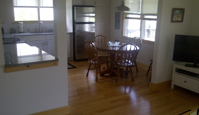 Short walk to Ocean and Bay beaches, Newly renovated.