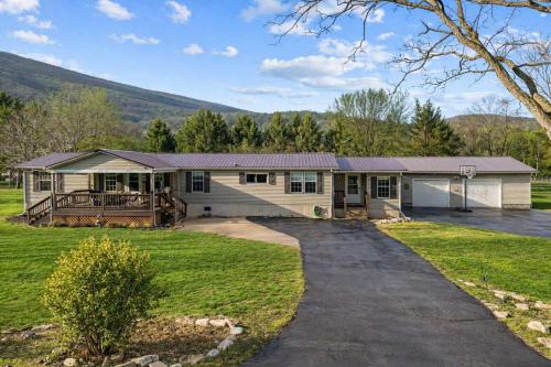 Single-level River Access Fire Pit & Game Room in Cabins