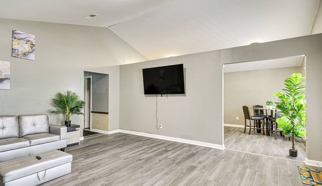 Single-Story Lexington Home: Quiet Neighborhood!