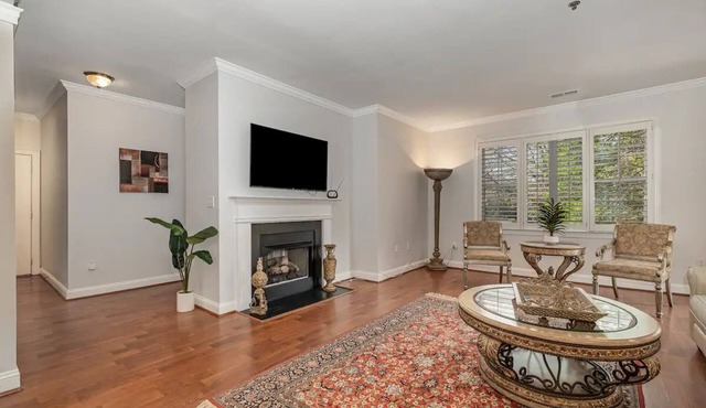 Sleek & Stylish Condo In Southpark 3 Bedroom Home by RedAwning