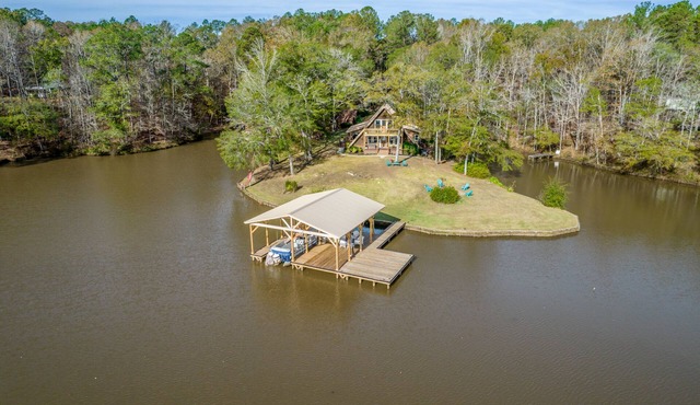 Sleeps 10, + Igloo Guest House, 7 kayaks, 2 paddleboards. John boat, + more!