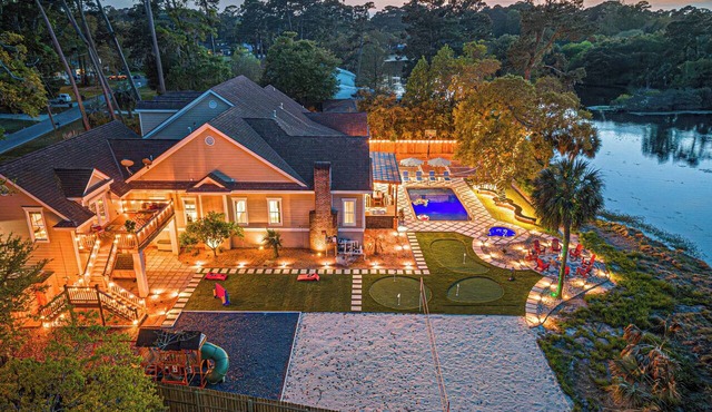 Sleeps 16 | Luxury Lakefront Getaway, Pool, Spa, Sportcourt. Theater, Game Room!