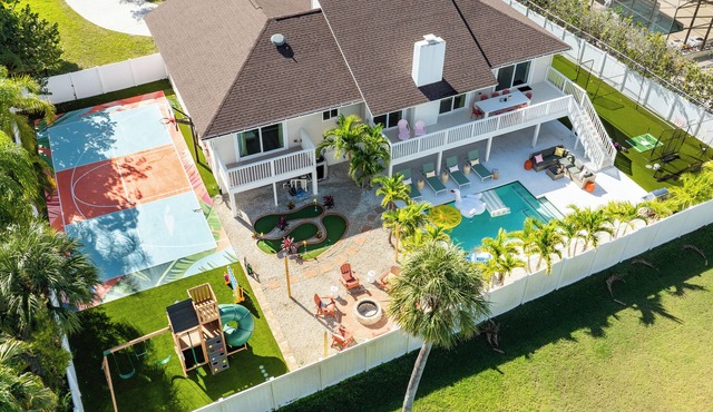 Sleeps 20! Heated Pool, Pickleball, Batting Cage- Near IMG & Beach