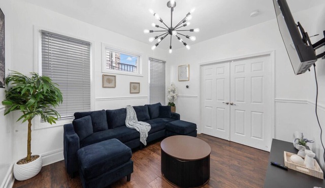 Sleeps 8, Stylish Home, Great Access NYC & EWR
