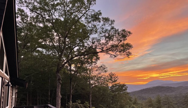 Sleepy Bear Cottage-Amazing Views-Secluded Bliss