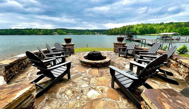 Smith Lake Escape-Private Boat Launch & Dock, Game Room, Glass Garage Door Patio