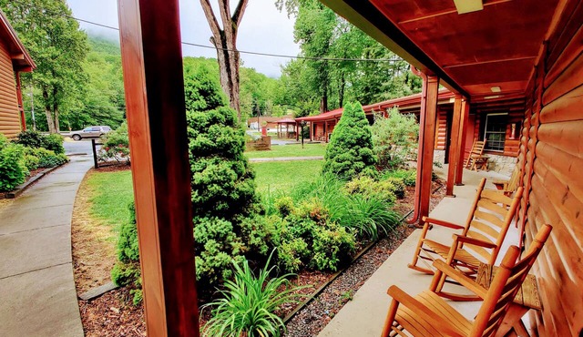 Smoky Falls Lodge
