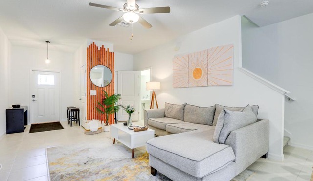 Snowbird Haven Townhome w/Pool Access Near Tampa!