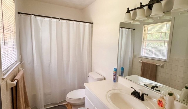 Soothing 3-bedroom house with AC in charming Gaffney