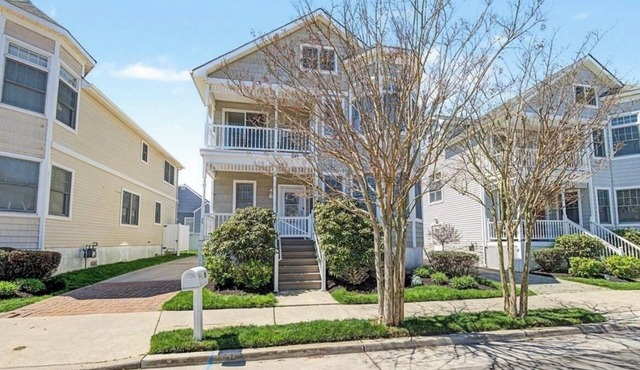 South side Beach block single family - 400 steps to beach 4 bedroom