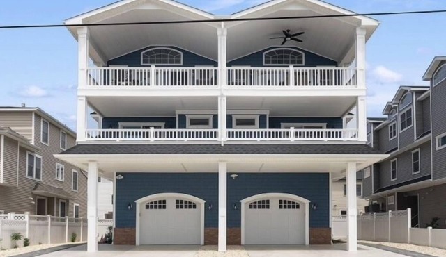 Southend Larger Townhouse with Linens Provided