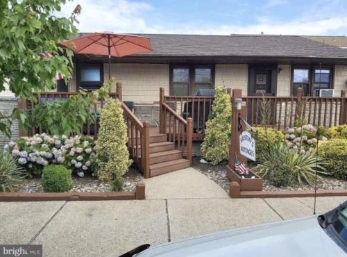 Spacious 2-bedroom apt in the Crest