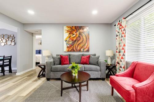 Spacious 2BR 2BA Steps from Hospitals and Uptown Charlotte Minimum Stay 15 Days or More