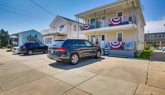Spacious 3-bedroom a 1FLR Unit in beautiful North Wildwood. Perfect Location!