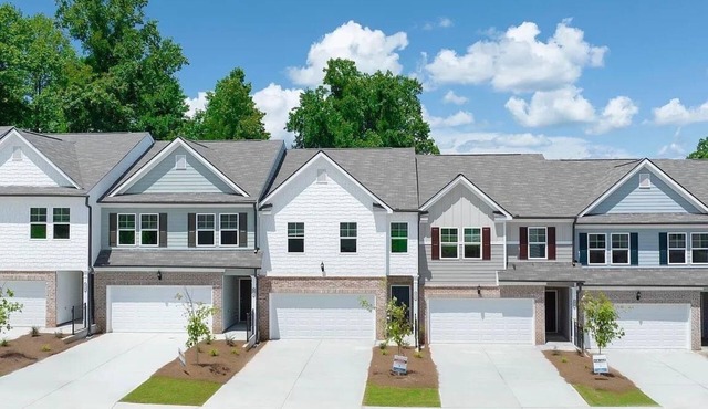 Spacious 3-bedroom townhome in charming Oakwood