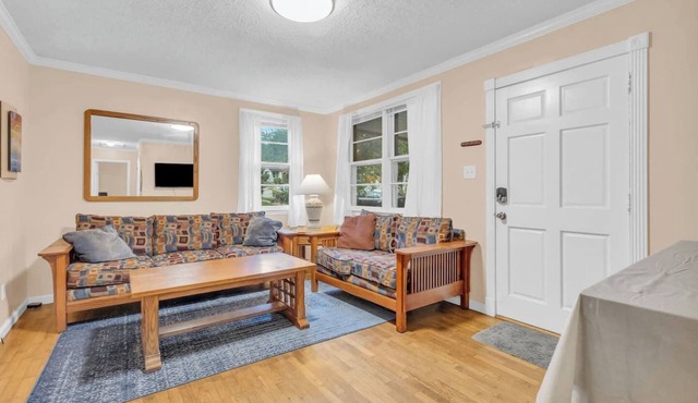 Spacious 3BR Minutes to Downtown Quiet Location