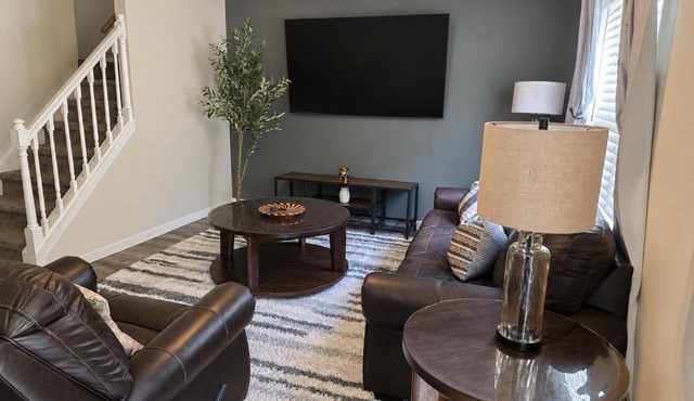Spacious 3BR Retreat Perfect for Groups Near Downtown