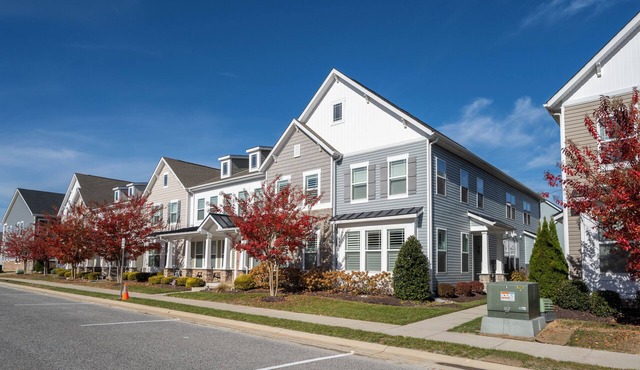Spacious 4 bed, 3.5 bath townhome located in Ocean View Beach Club; community pool, fitness center, shuttle, playground, sauna, Free WIFI