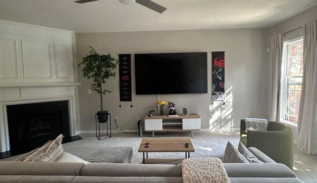 Spacious 4-bedroom townhome with AC and WiFi in charming Smyrna