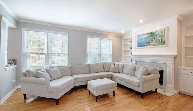 Spacious 4BR Near Lassiter | Game Room & Basement