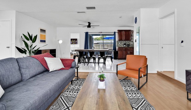 Spacious 4BRS Home, Relax Backyard close to Casino