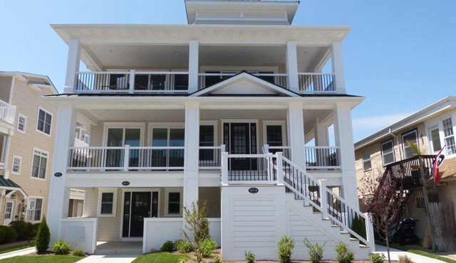 Spacious 5 Bedroom 4.5 Bath w/Private Elevator- 1 block from Boardwalk