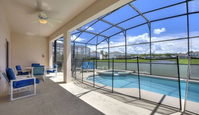 Spacious 5-bedroom house with south facing pool and spa