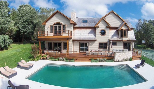 Spacious 5 bedroom Family House with Heated Pool and Padel Court in Bridgehampton