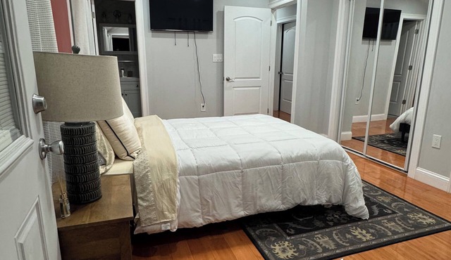 Spacious and modern 3BR/2BA Retreat with A/C – Minutes from Airports & the City