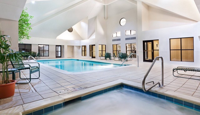 Spacious Ballantyne Suite | Free Breakfast & Pool