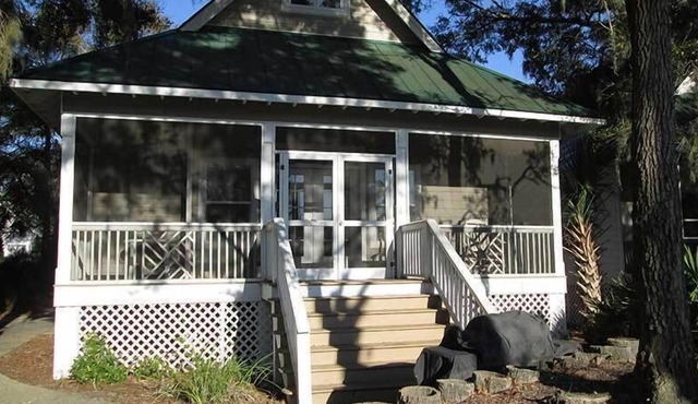 Spacious Cottage w/ WiFi & Screened-In Porch - Near Marina & Boathouse