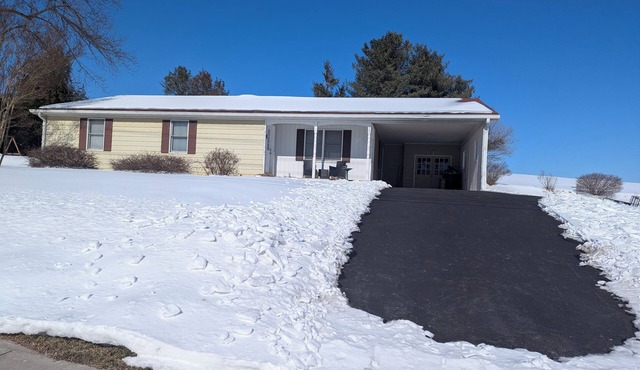 Spacious Frederick County Retreat
