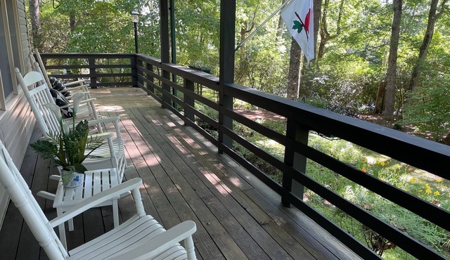 Spacious fully-renovated cottage with lake views nestled in serene Lake Toxaway.